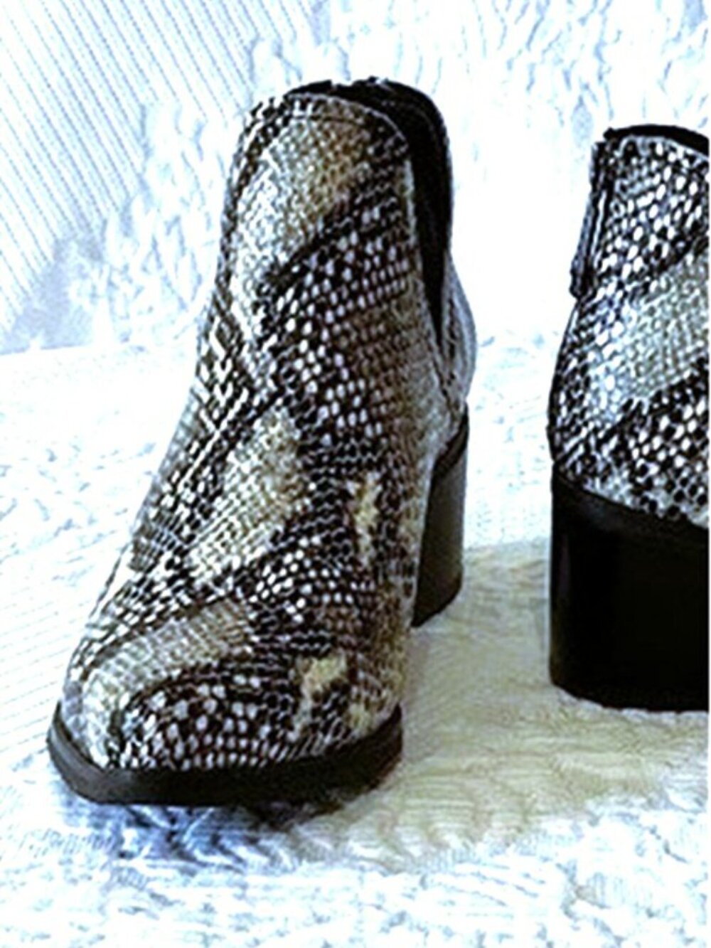 BLONDO WOMEN'S WATERPROOF SNAKE PRINT BOOTIES, NWOT, 9.5M, ANKLE BOOTS - Picture 4 of 9